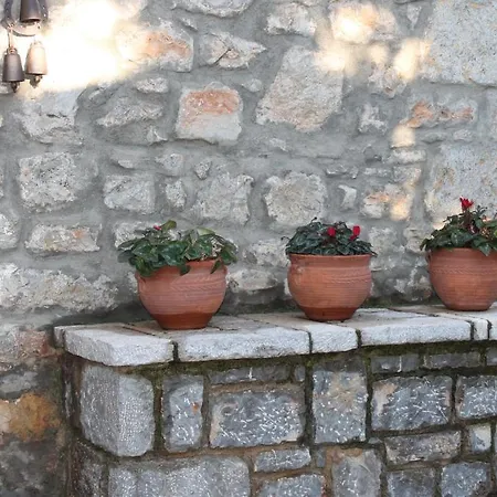 Karahalios Guest house