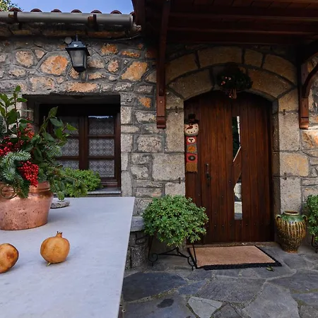 Karahalios Guest house *